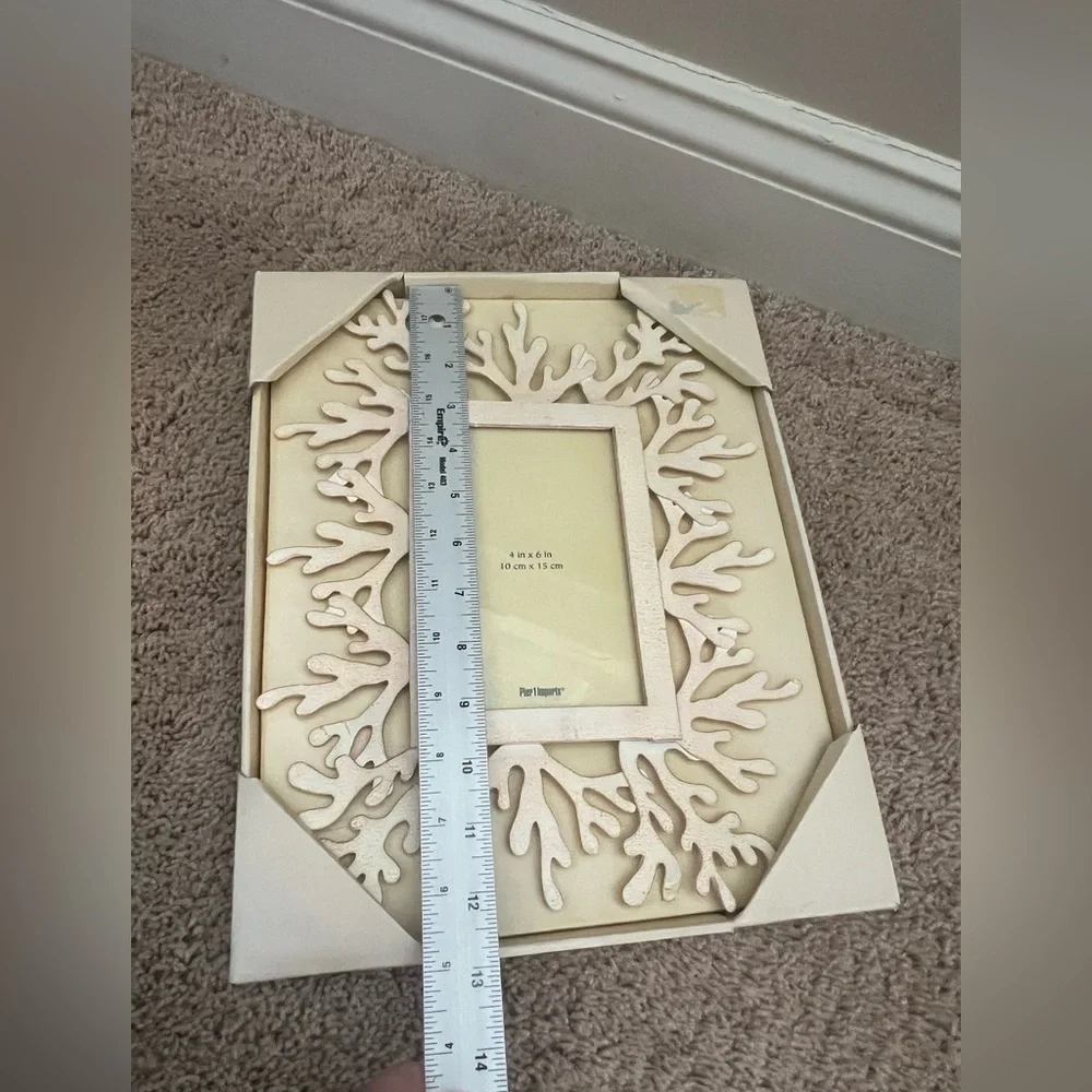 New in box pier 1 picture frame 4 x 6 table top coral beach ocean cream metal - Picture 9 of 11